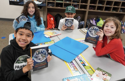 snoqualmie-valley-kiwanis-dictionary-donation